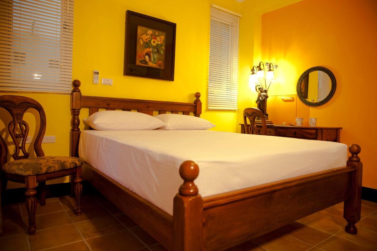 Alongs Garden Bed and Breakfast Heng-ch'un Eksteriør billede